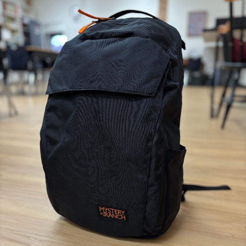 Mystery Ranch Disrict 24 EUC backpack clamshell hiking commuter travel Cordura